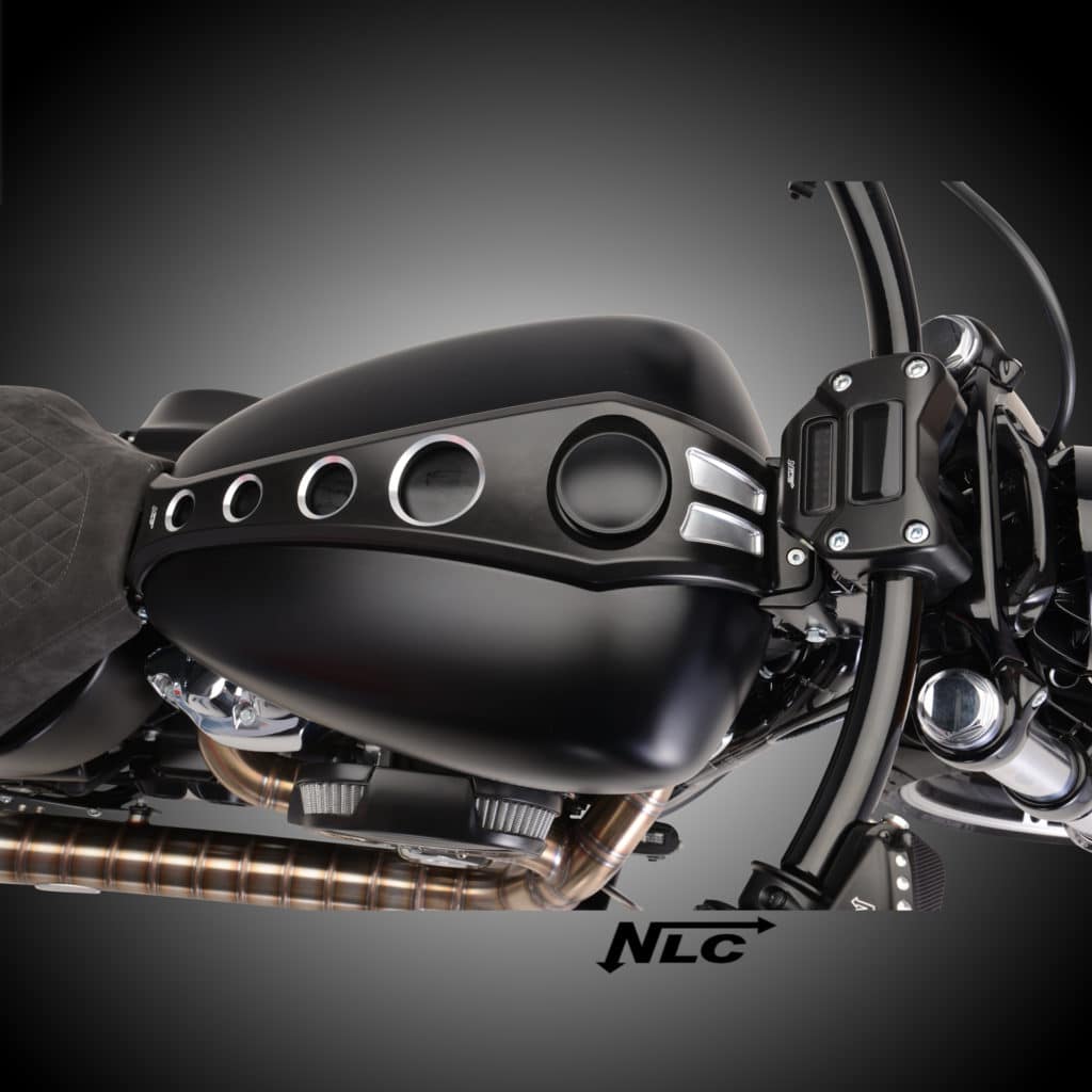 ST-40833      3D-Aluminium Dash für Breakout 2018 milwaukee eight / schwarz contrast-cut