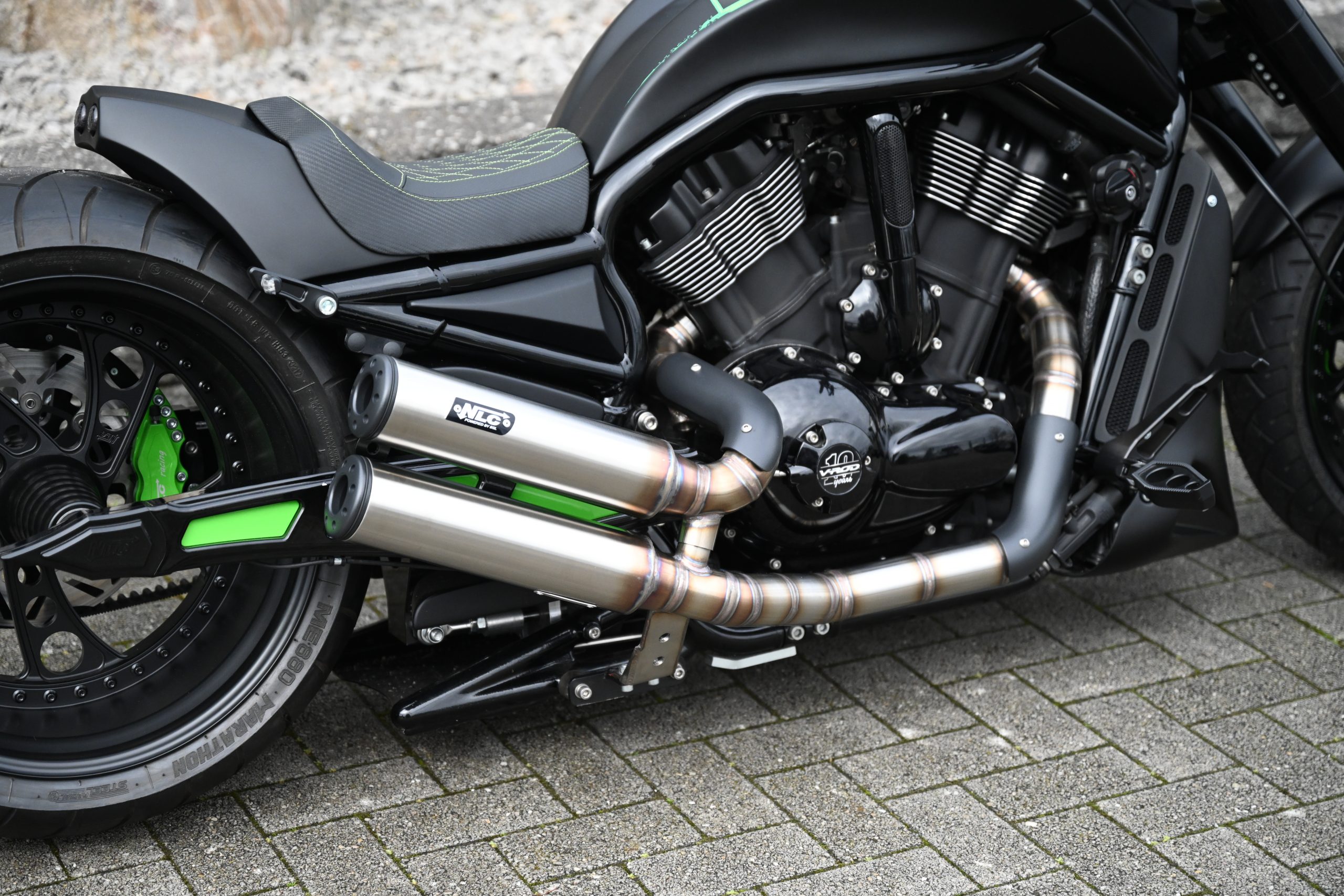 VR-5101-1    Auspuffanlage V-Rod "High Exit" Edelstahl Outline