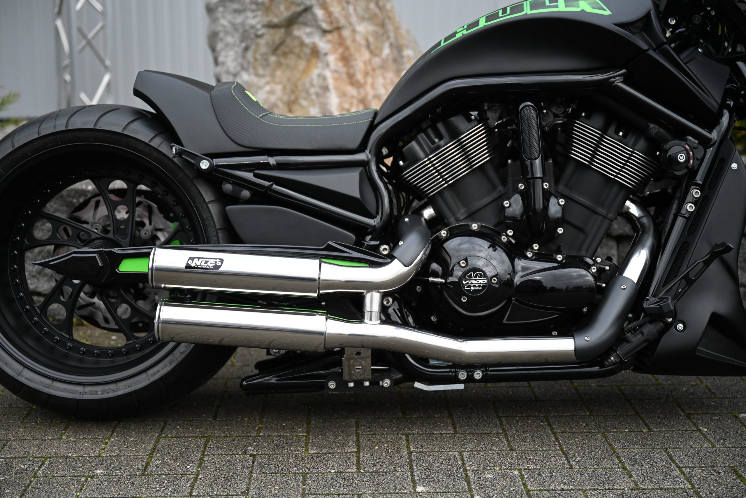VR-5102-2    Auspuffanlage V-Rod "Low Exit" Edelstahl poliert