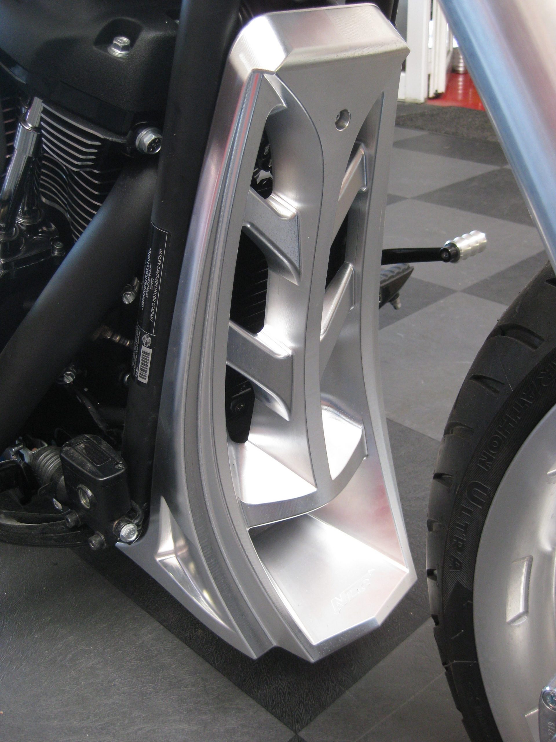 ST-AL1010    Aluminium Motorspoiler M8