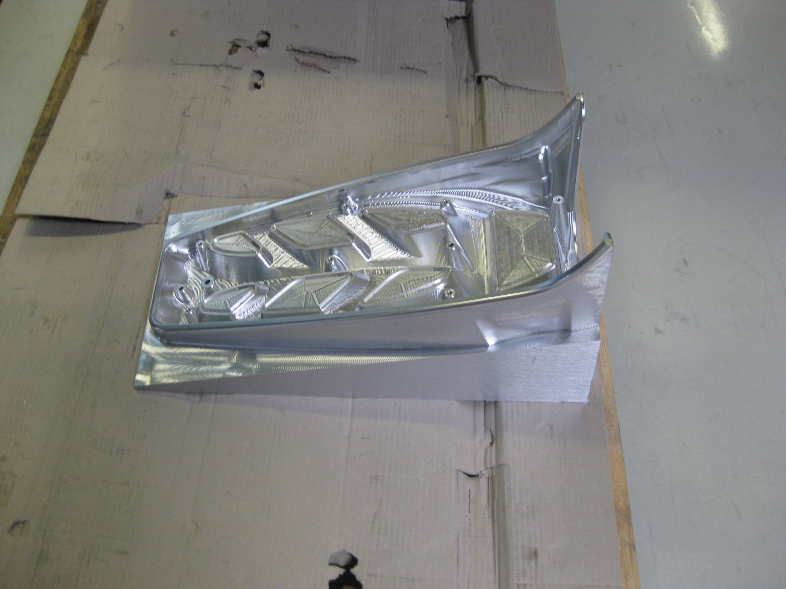 ST-AL1010    Aluminium Motorspoiler M8