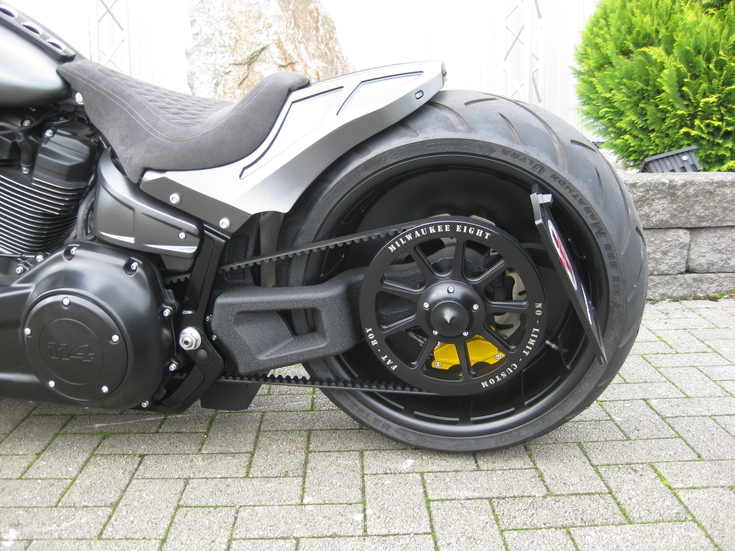 ST-3015  3D-Einarm Schwingen-Kit 21 Zoll für Softail M8