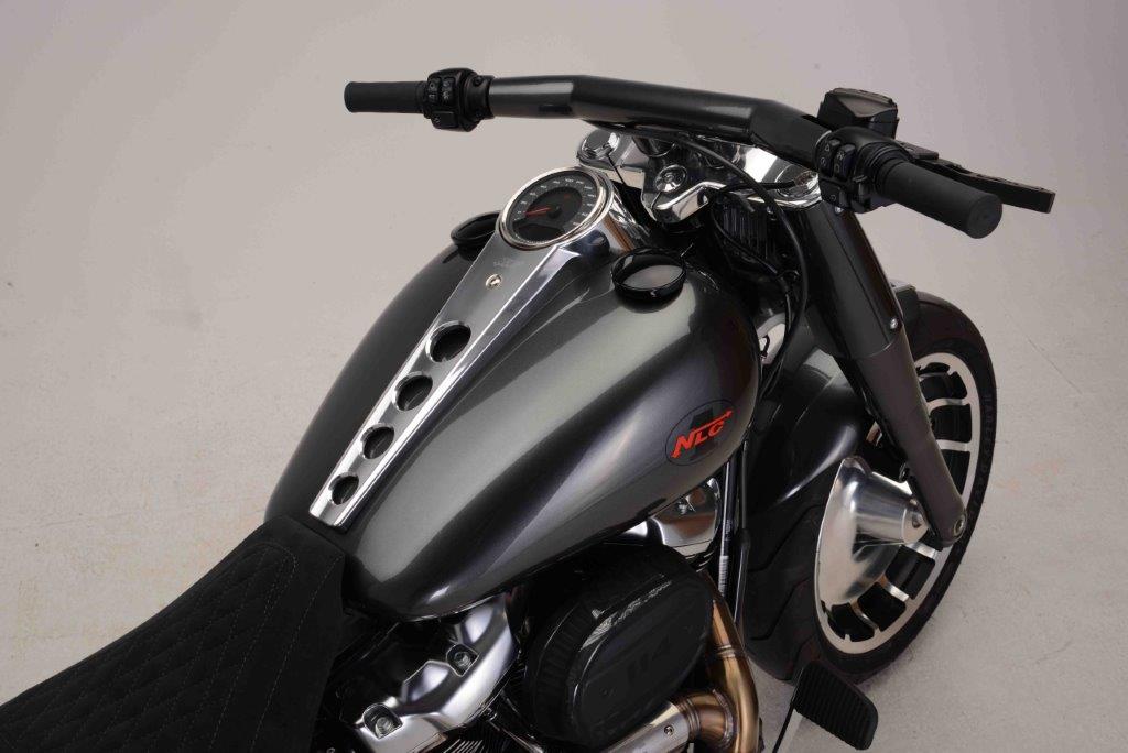 ST-40822       3D-Aluminium Dash für Fatboy 2018 milwaukee eight / poliert
