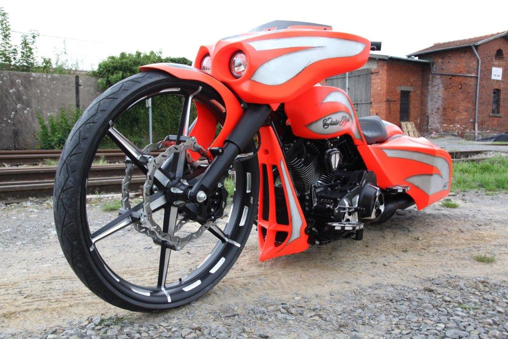12-00000    Custom-Touring  Wheels