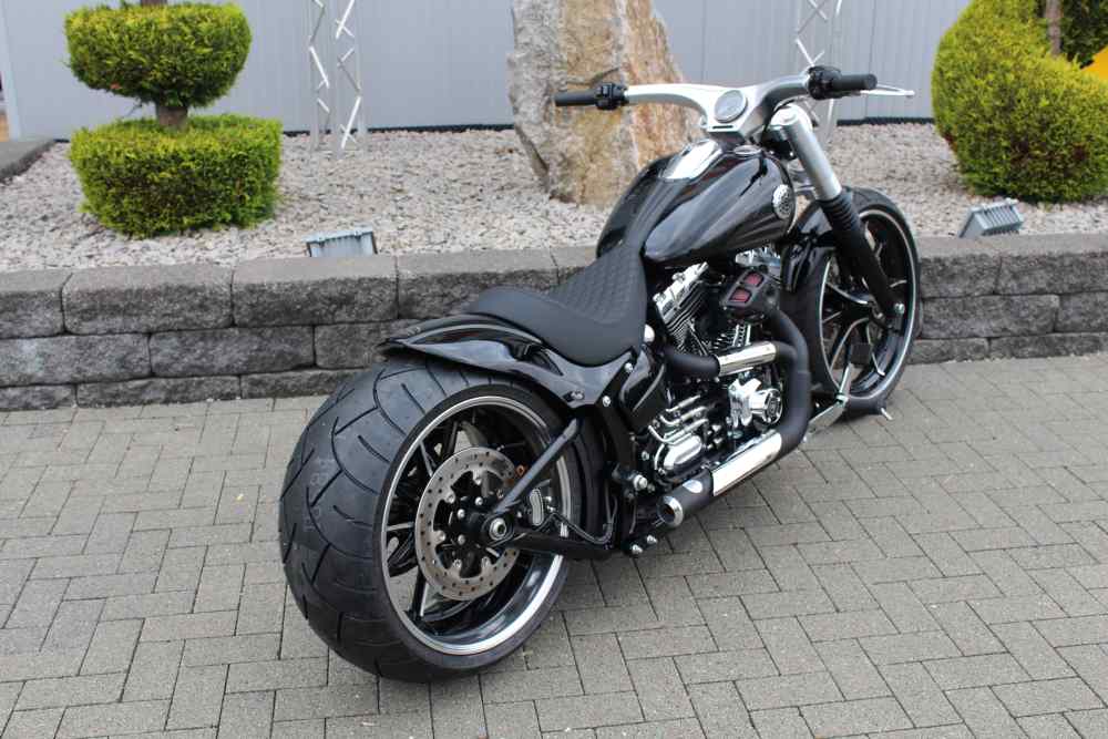 BREAKOUT BLACK 280 – SOFTAIL