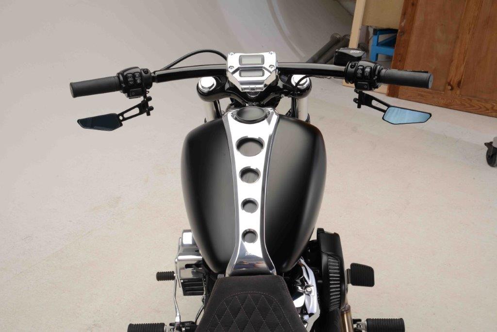 ST-50412      3D Riser mit Tachogehäuse für Breakout 2018 milwaukee eight / poliert