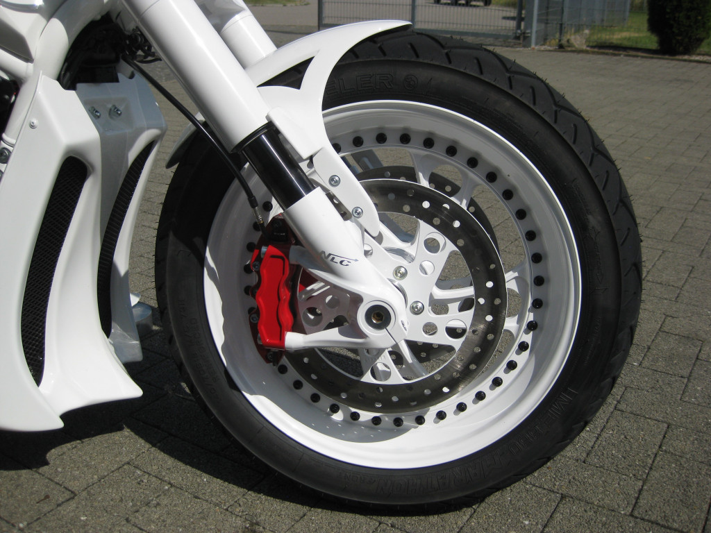 ADAMS CARRERA – V-ROD