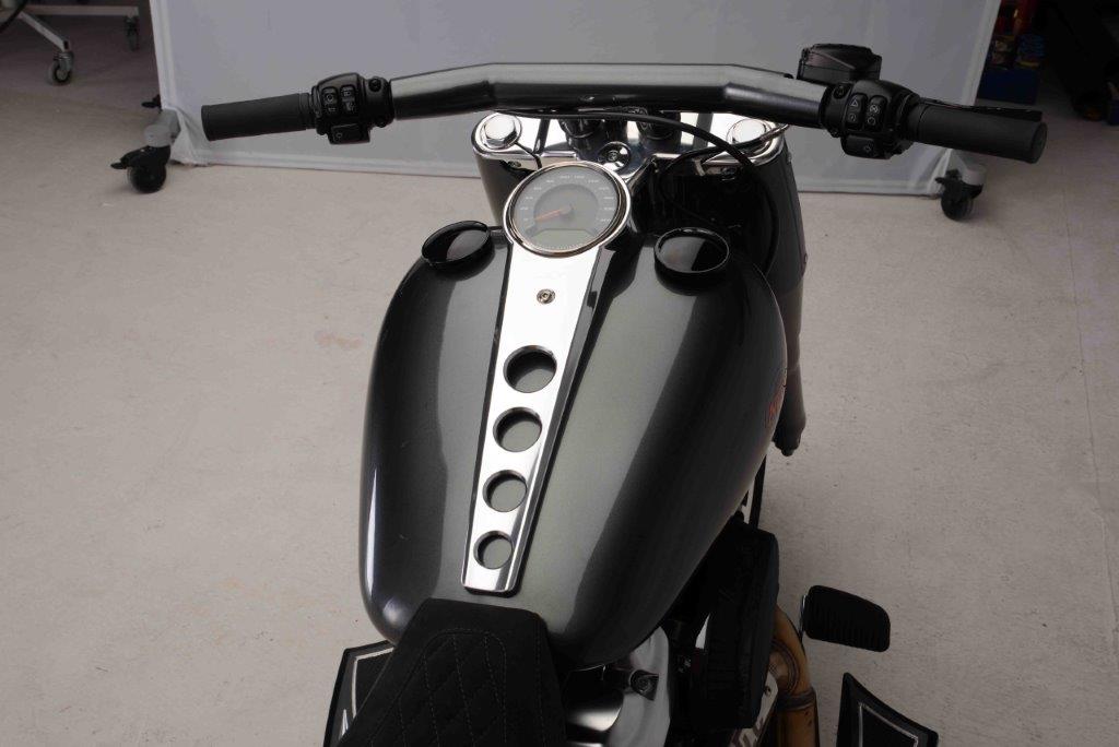 ST-40822       3D-Aluminium Dash für Fatboy 2018 milwaukee eight / poliert