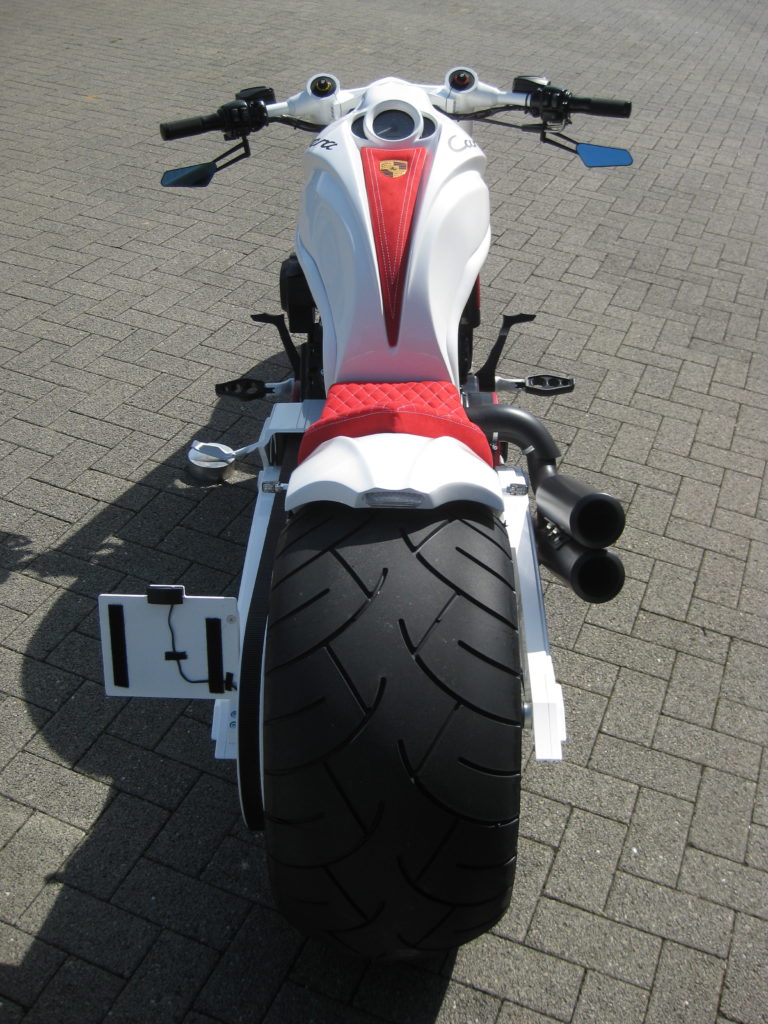 ADAMS CARRERA – V-ROD