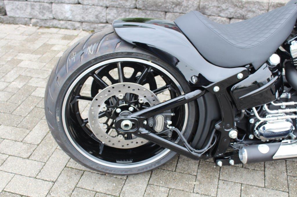 BREAKOUT BLACK 280 – SOFTAIL