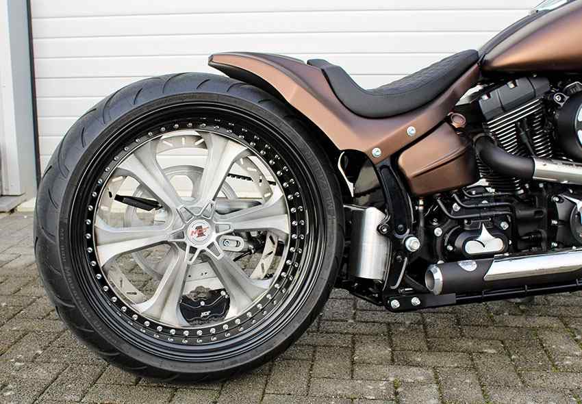 Breakout “Dark Coffee” – Softail