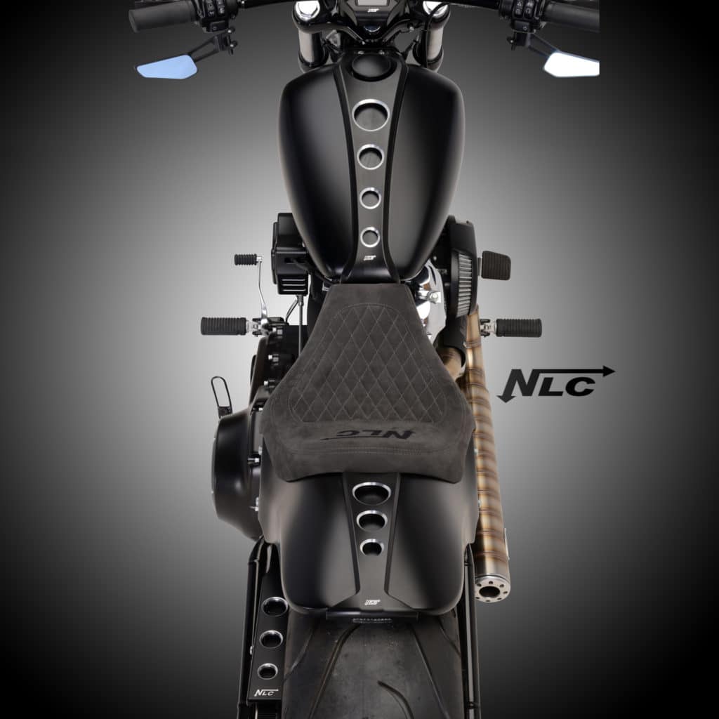 ST-40833      3D-Aluminium Dash für Breakout 2018 milwaukee eight / schwarz contrast-cut