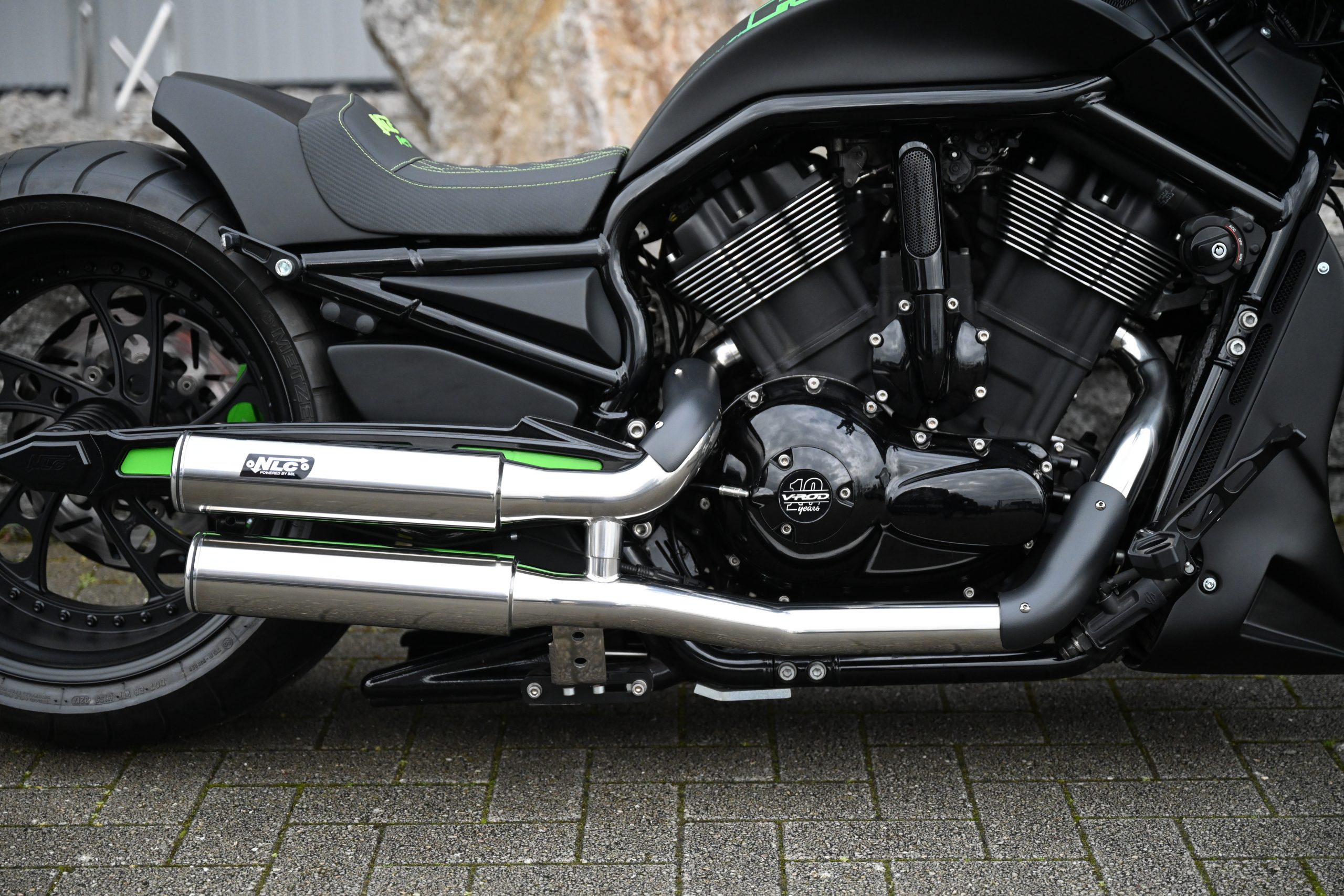 VR-5102-2    Auspuffanlage V-Rod "Low Exit" Edelstahl poliert