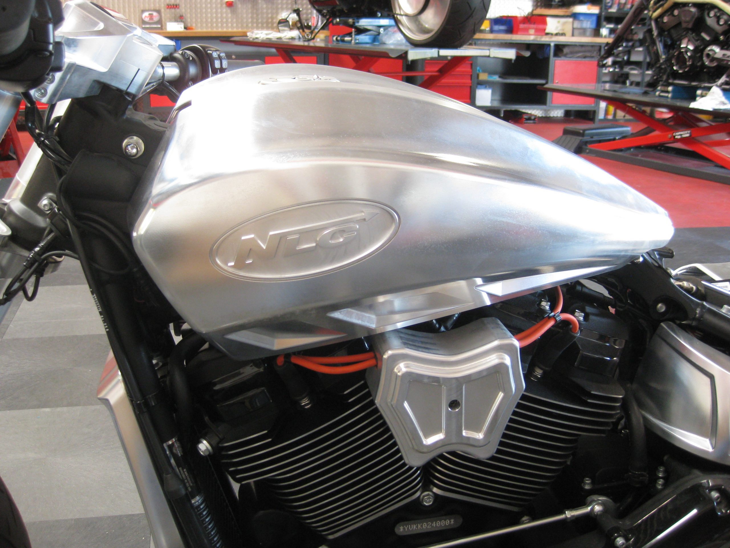 ST-AL4070    NLC - Aluminium Benzintank  für Milwaukee 8
