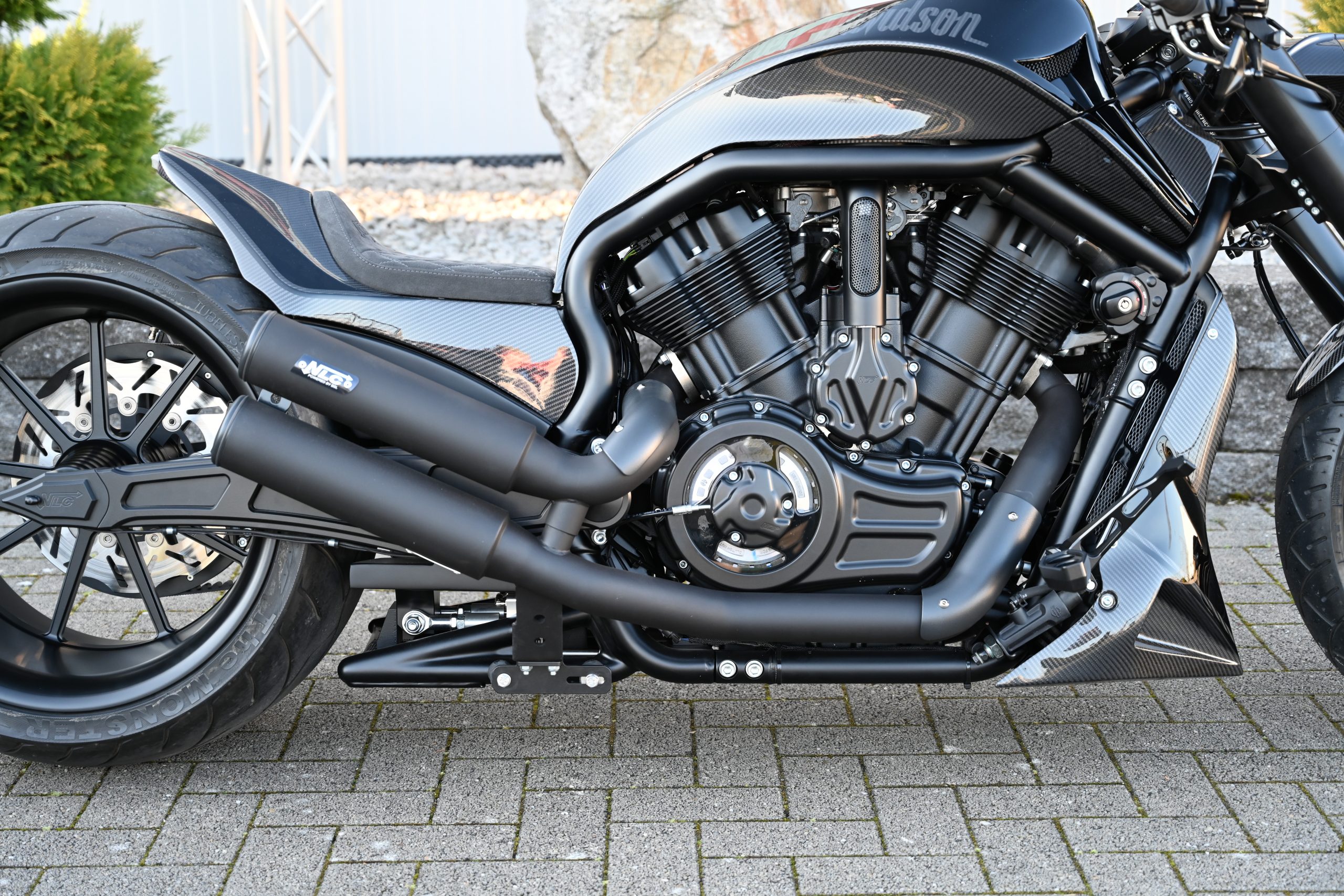 VR-5101-3    Auspuffanlage V-Rod "High Exit" Edelstahl Schwarz Matt