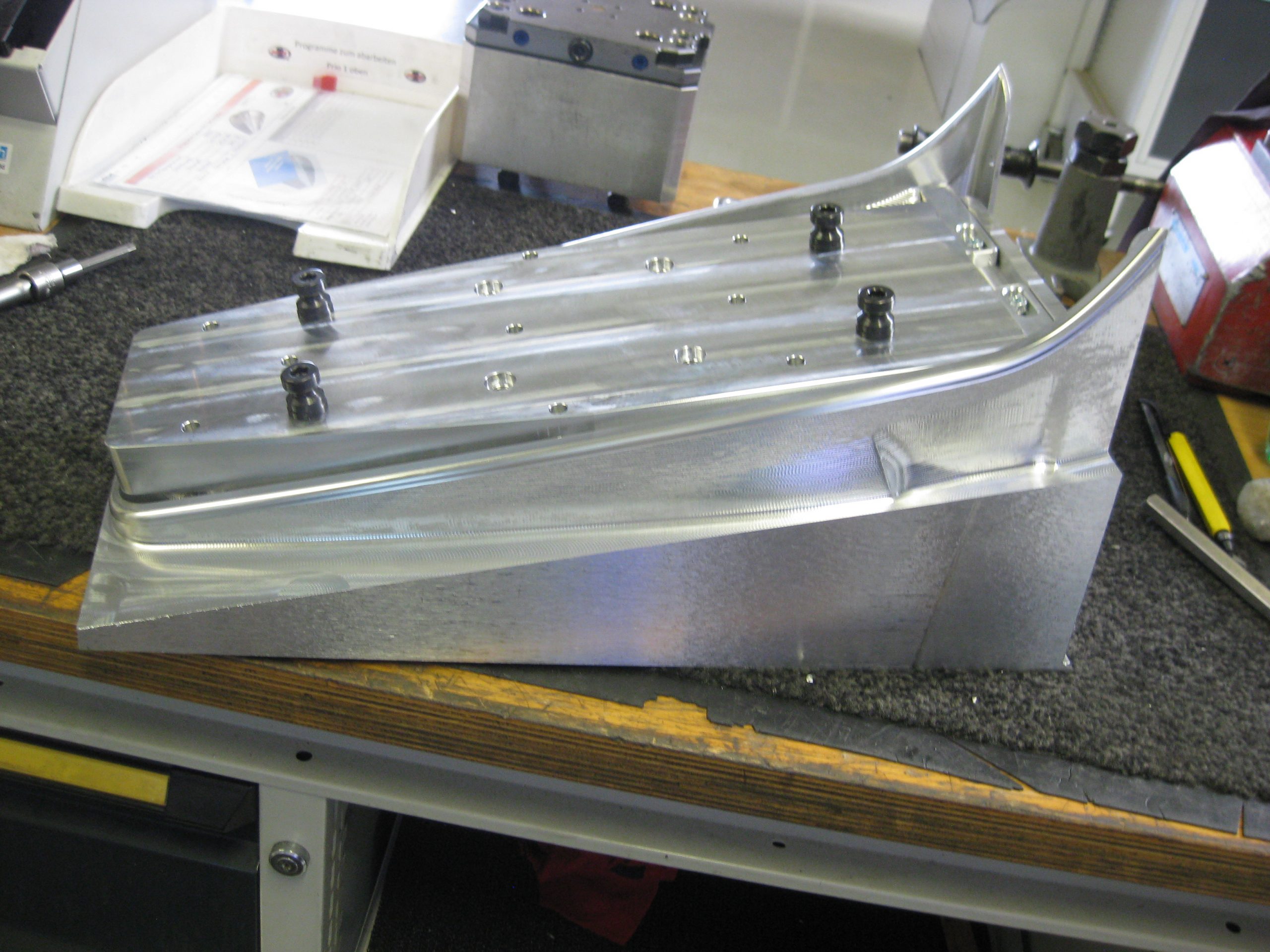 ST-AL1010    Aluminium Motorspoiler M8