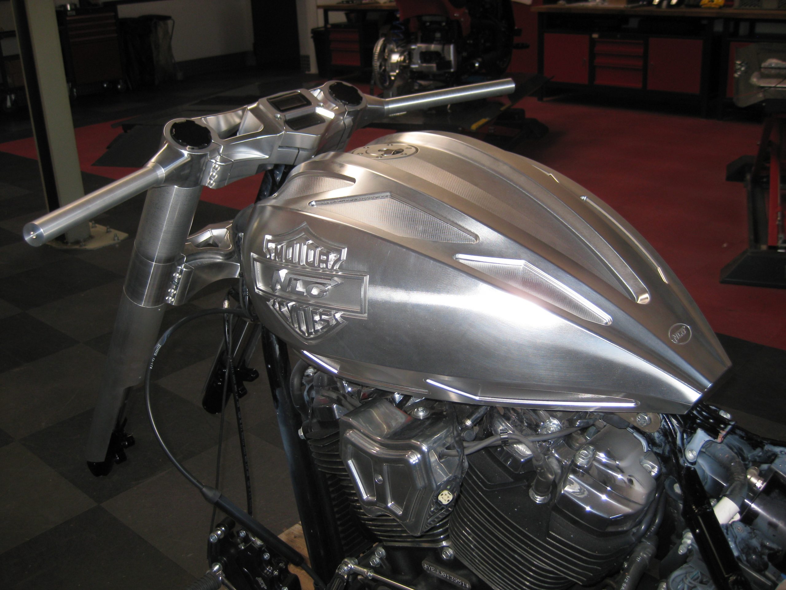 ST-AL4071     NLC - Aluminium Benzintank  für Milwaukee 8