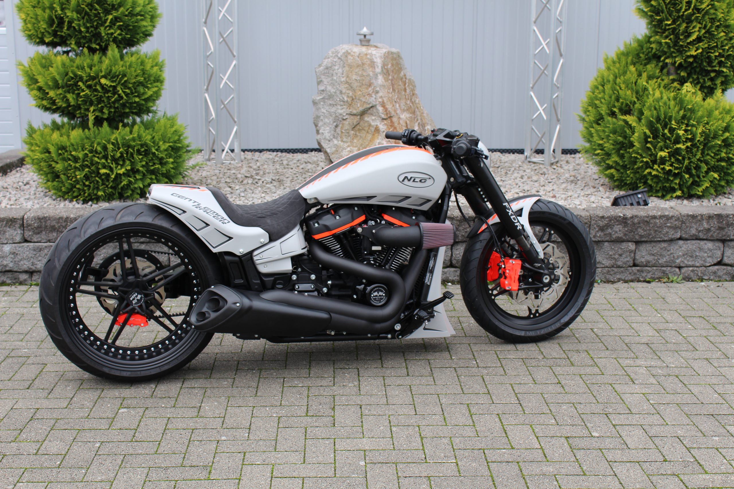ST-3014   3D-Einarm Schwingen-Kit 18 Zoll für Softail M8