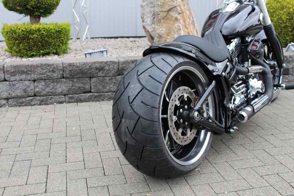 BREAKOUT BLACK 280 – SOFTAIL