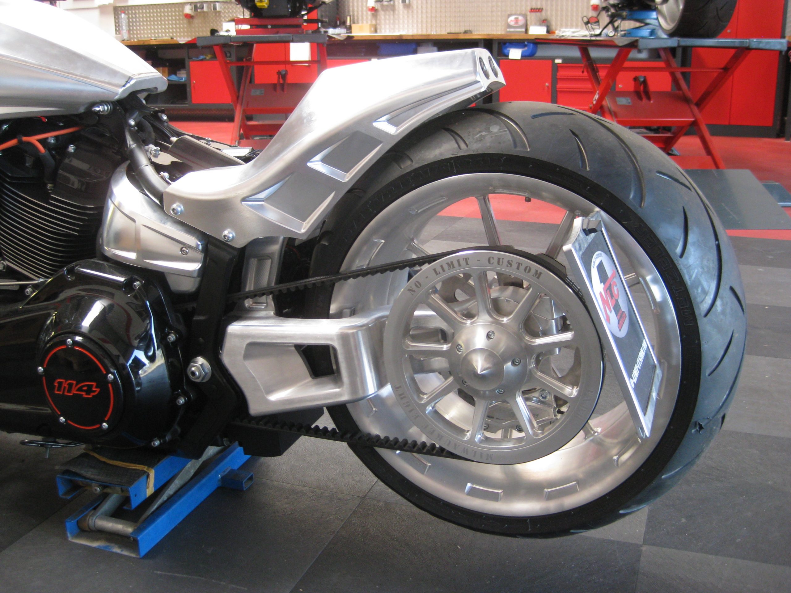 Z-08020  Milwaukee Eight Airride System für Softail ab 2018