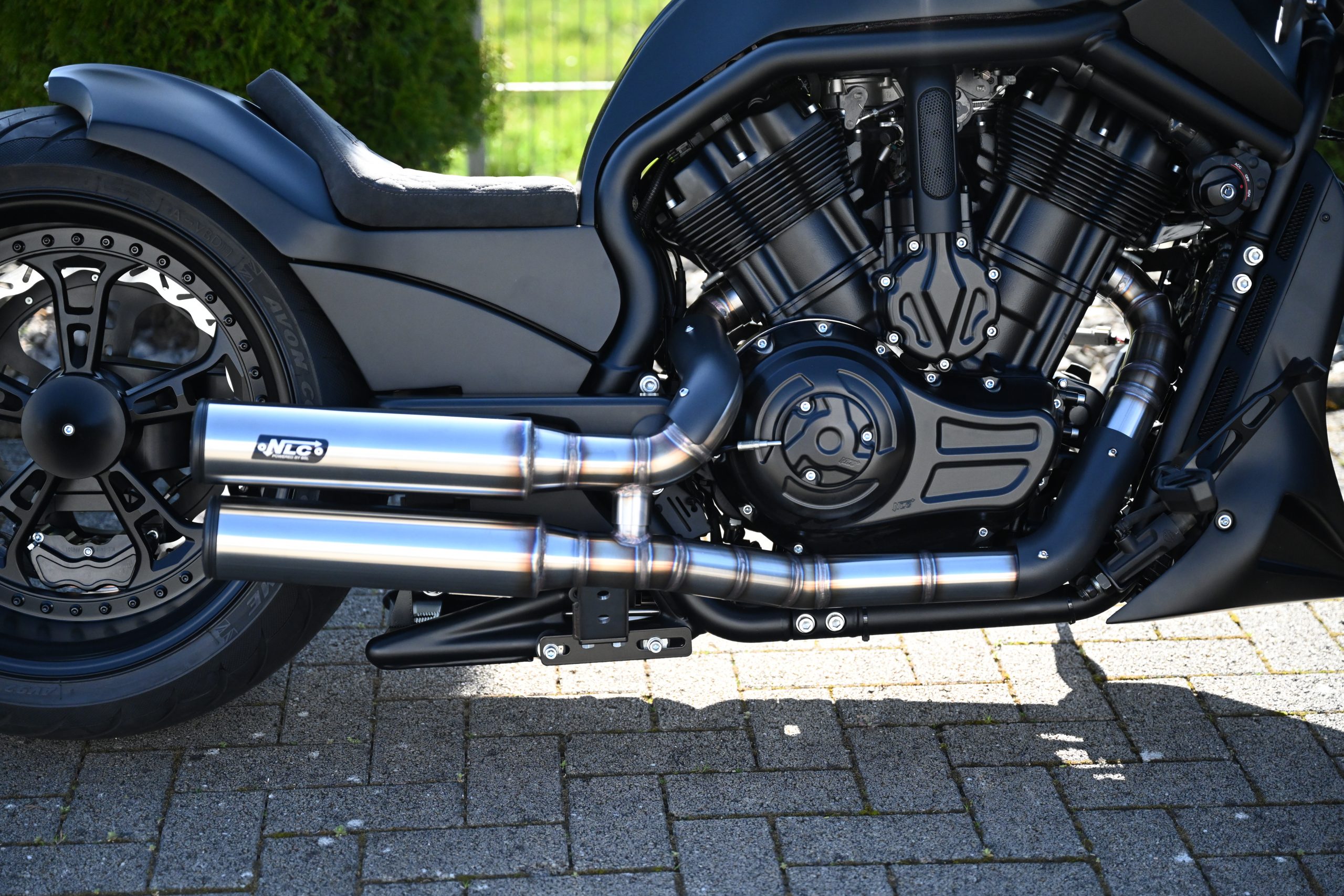 VR-5102-1   Auspuffanlage V-Rod "Low Exit" Edelstahl Outline