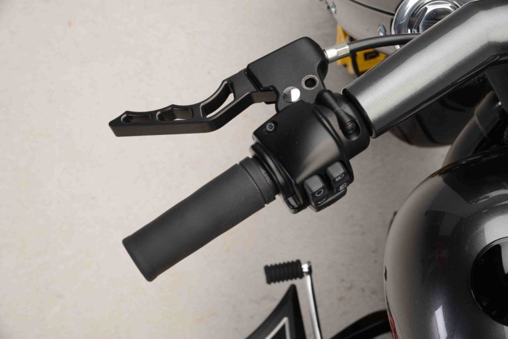 ST-16003    Softail CNC- Design Handhebel "Shorty" 2015- aktuell