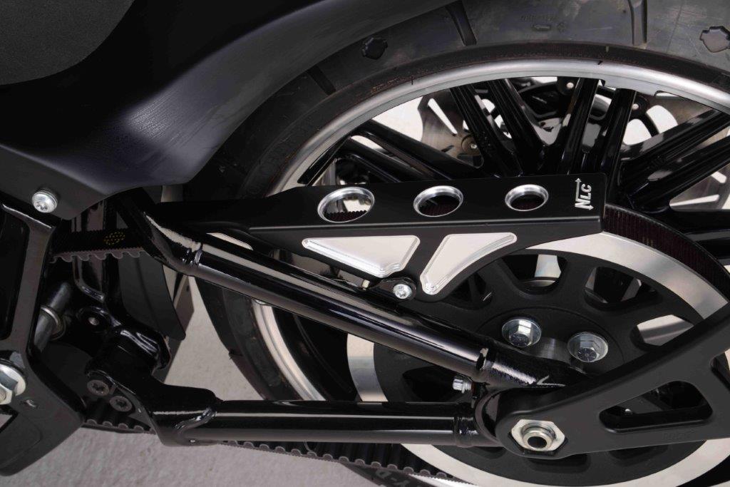 ST-40903     3D-Aluminium Riemenschutz für alle Softail 2018 milwaukee eight / schwarz contrast-cut