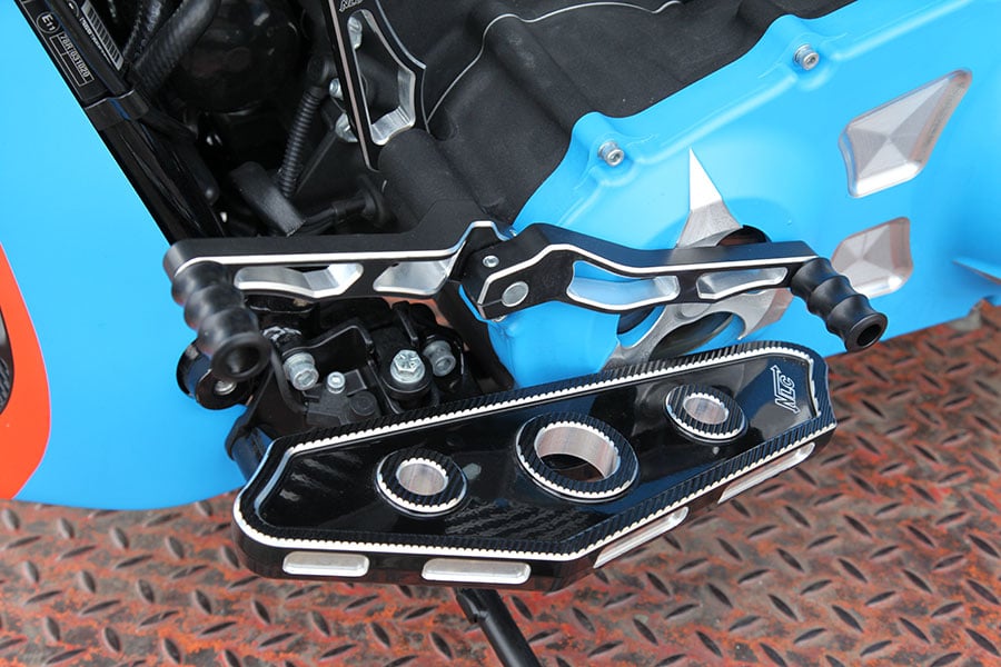 Z-51310     NLC - Design Trittbretter "Hole" für Softail und Touring Modelle