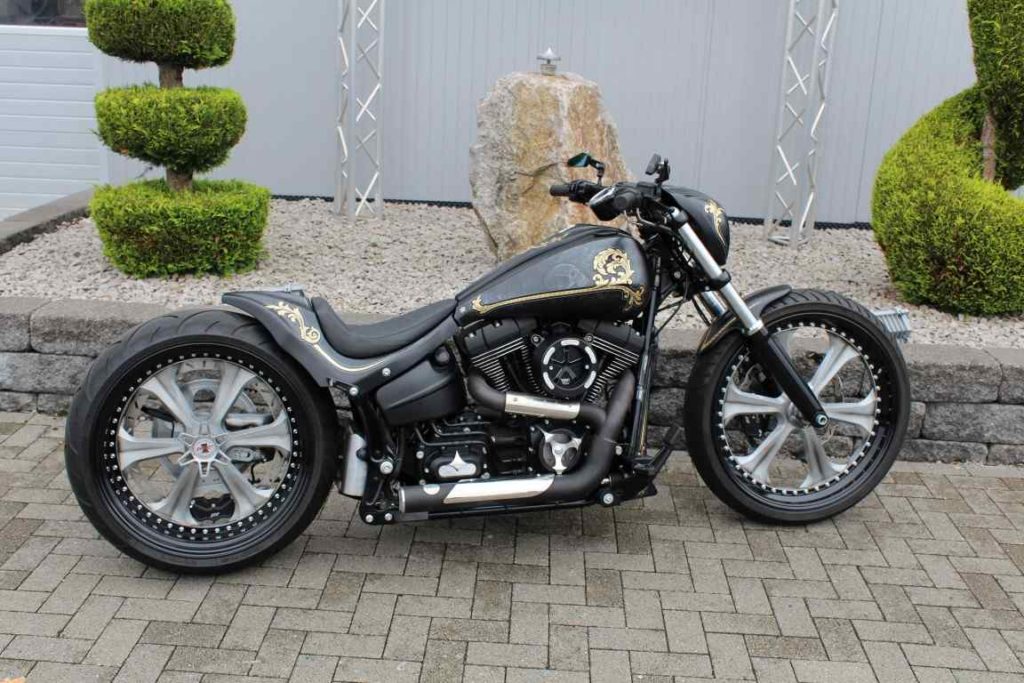 Breakout “John Player” – Softail