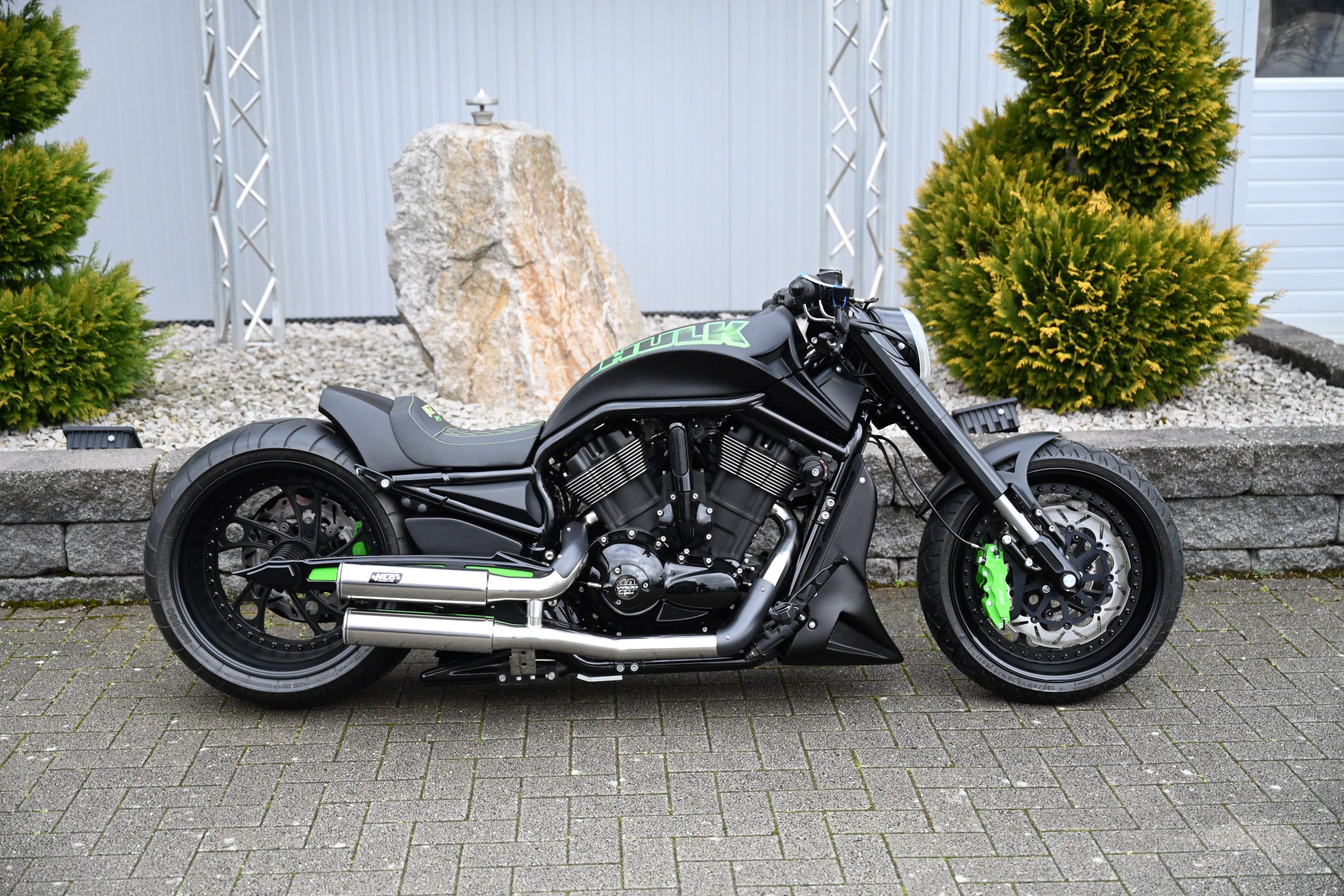 VR-5102-2    Auspuffanlage V-Rod "Low Exit" Edelstahl poliert