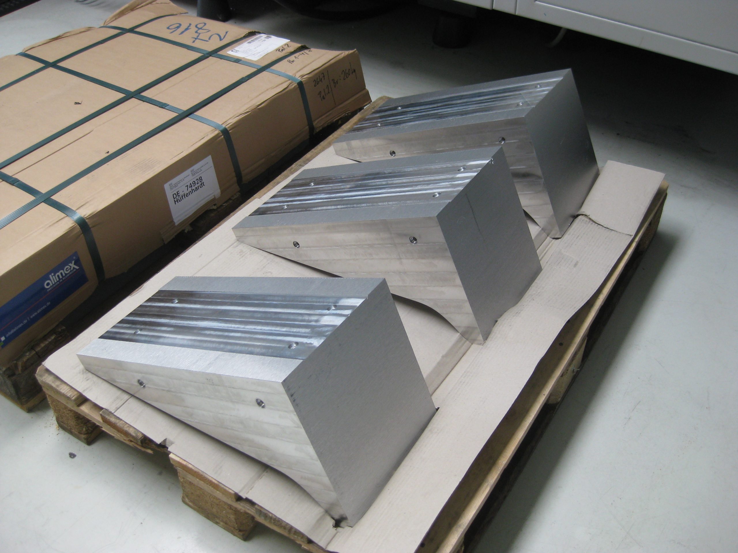 ST-AL1010    Aluminium Motorspoiler M8