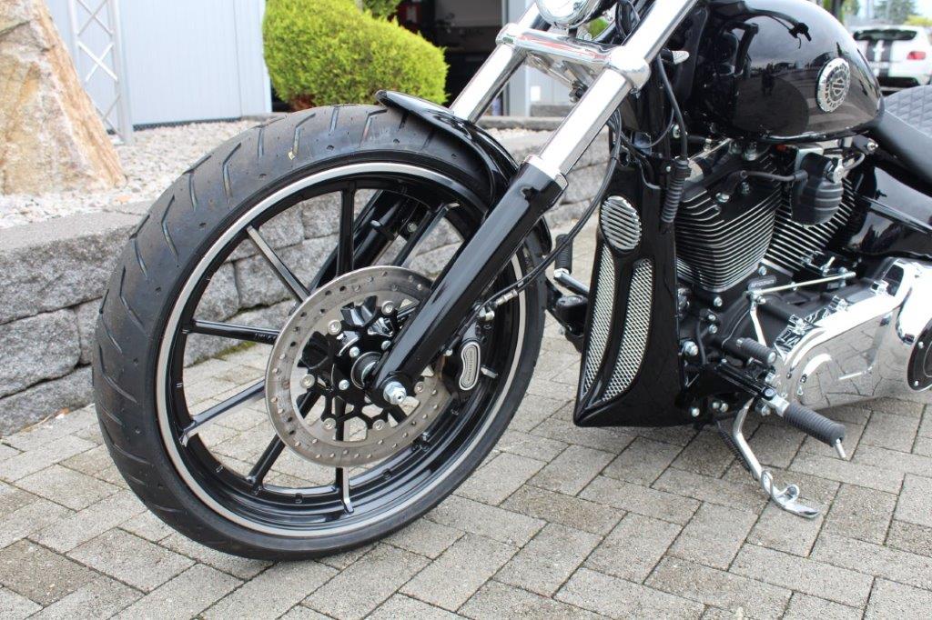 ST-1020    NLC  - Motorspoiler Softail und BreakOut