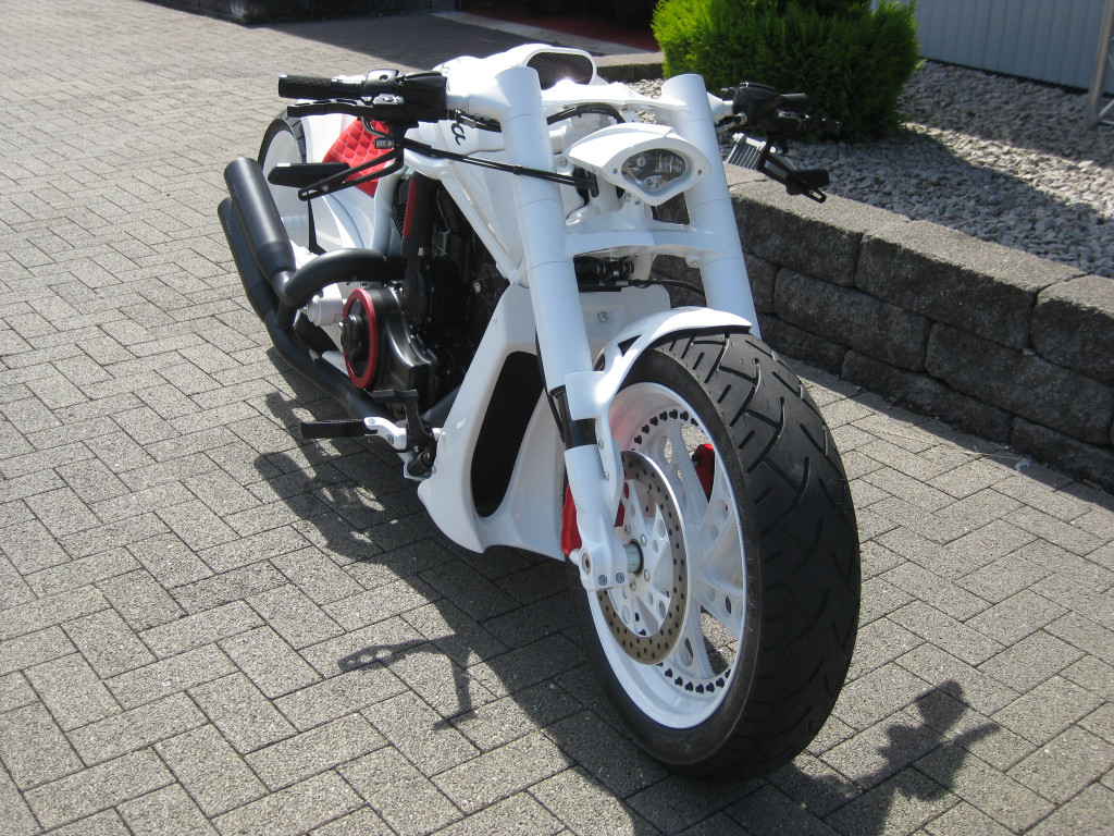 ADAMS CARRERA – V-ROD