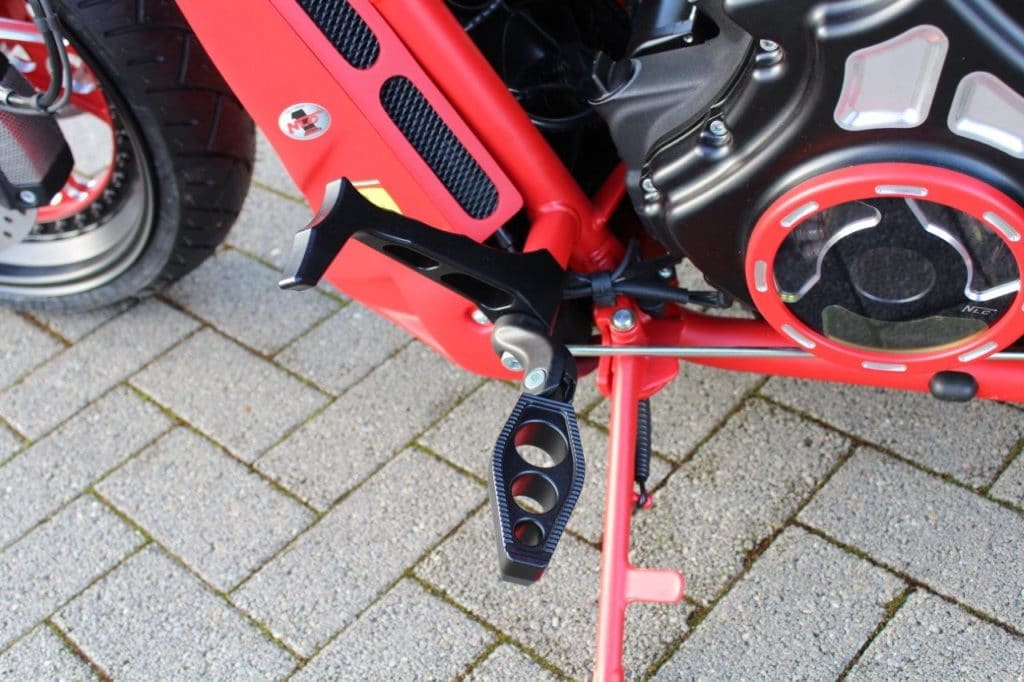 VR-50300    V-Rod CNC Design Fußrastenanlagen Bj. ab 2002-2017