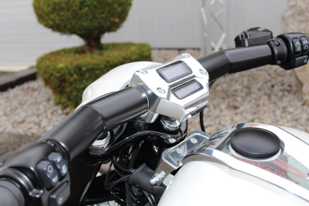 ST-50413      3D Riser mit Tachogehäuse für Breakout 2018 milwaukee eight / schwarz