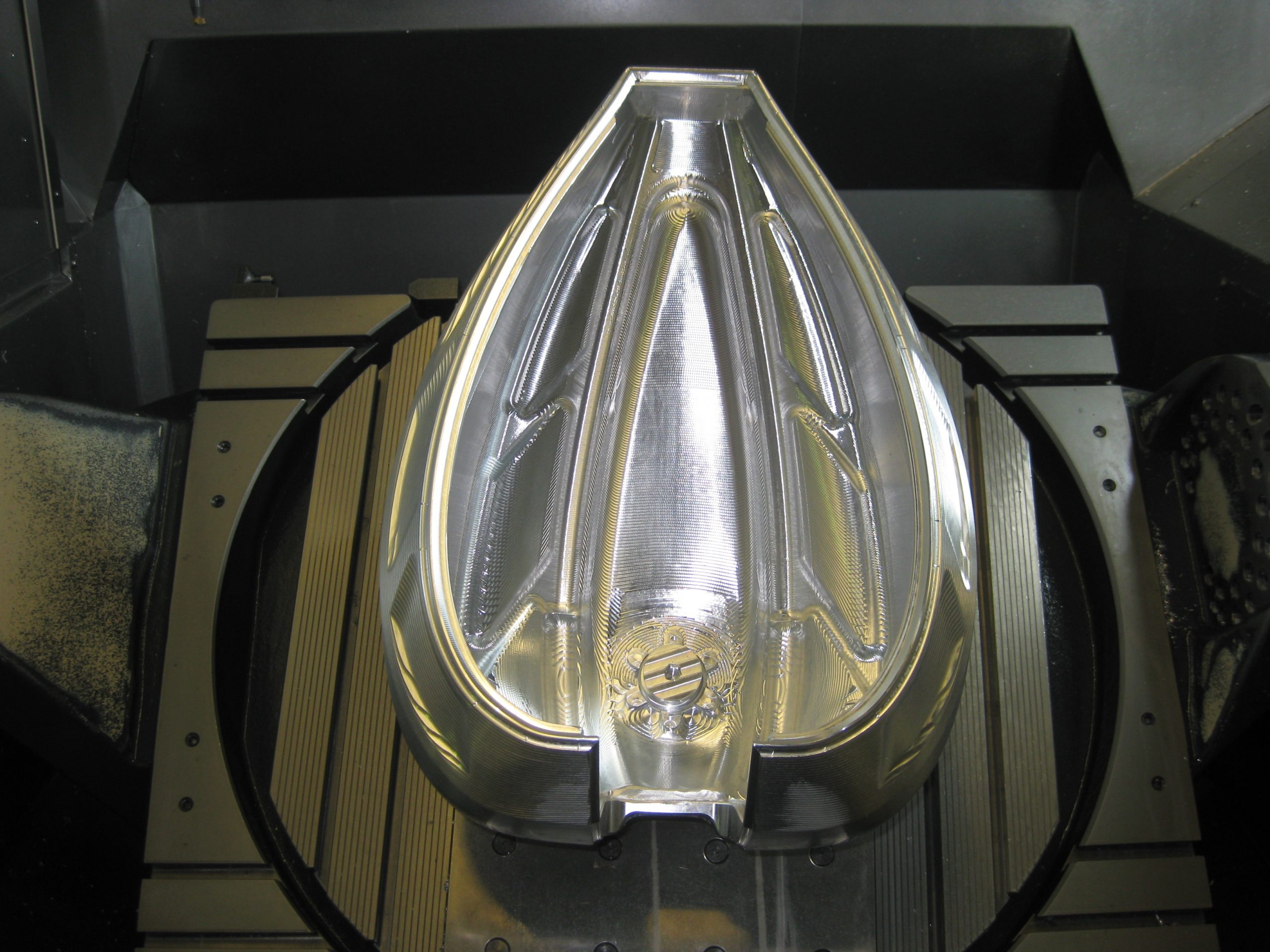 ST-AL4071     NLC - Aluminium Benzintank  für Milwaukee 8