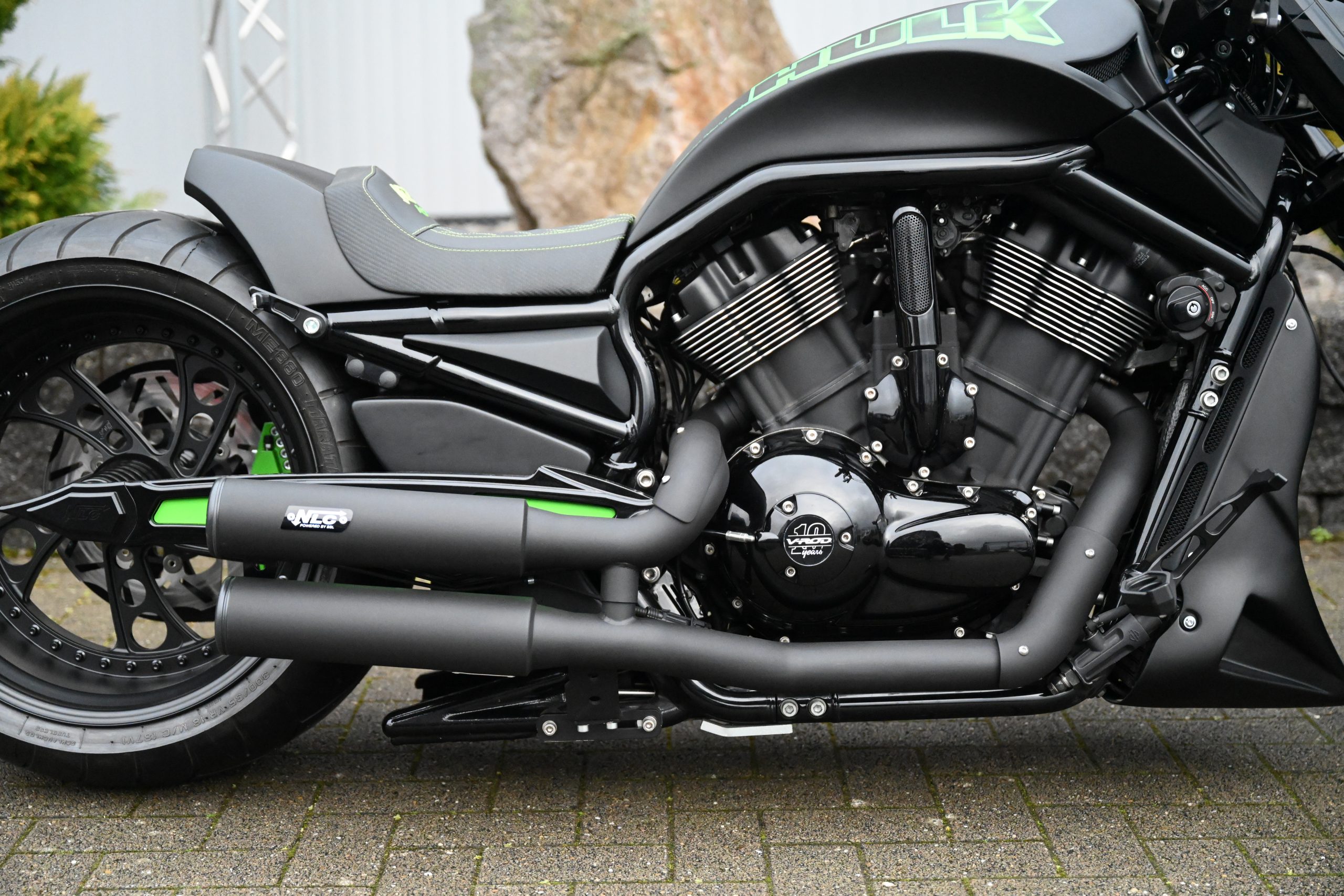 VR-5102-3   Auspuffanlage V-Rod "Low Exit" Edelstahl Schwarz Matt