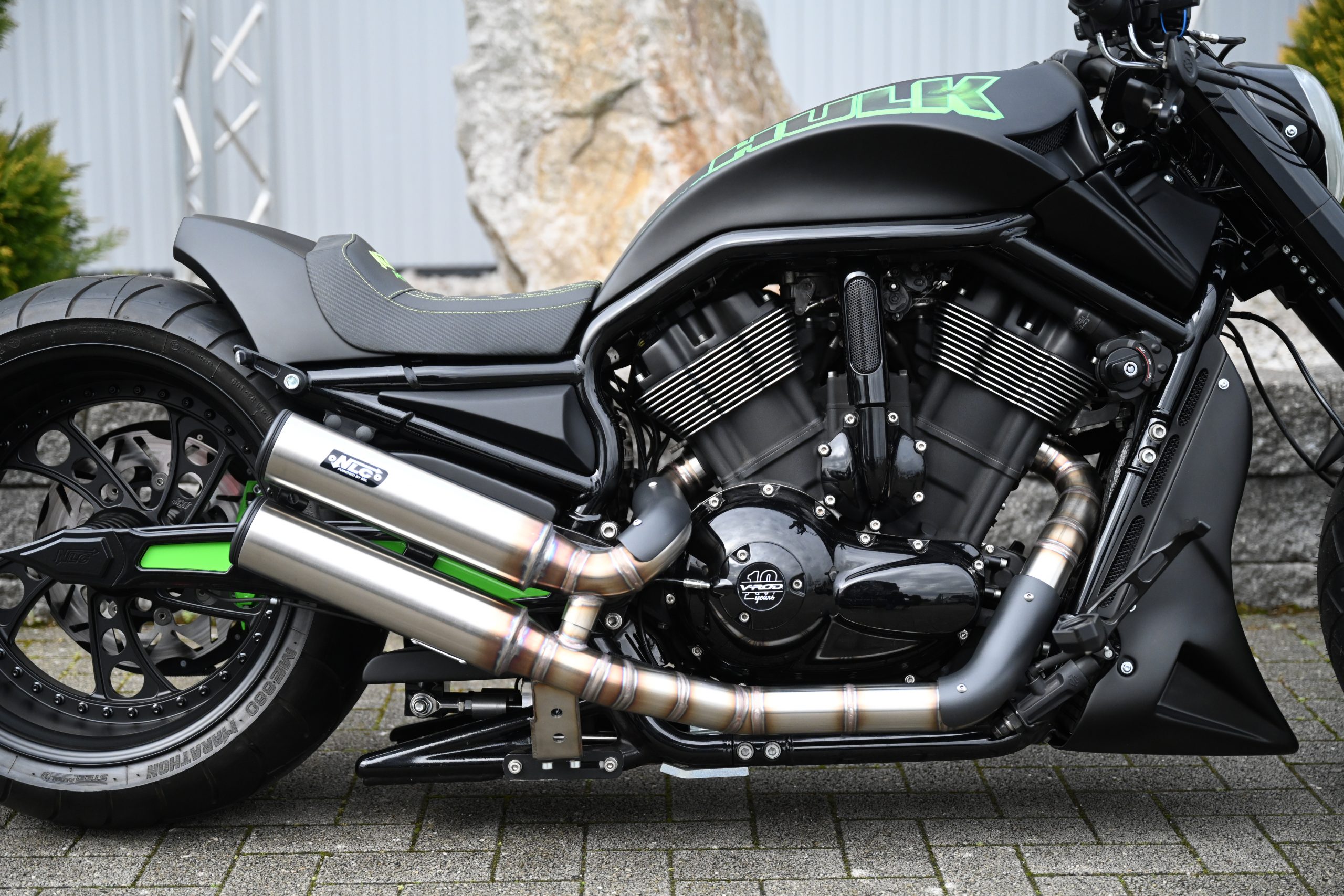 VR-5101-1    Auspuffanlage V-Rod "High Exit" Edelstahl Outline