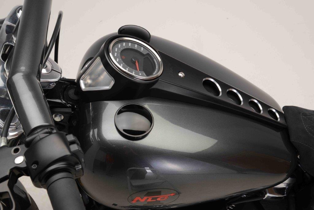 ST-40823      3D-Aluminium Dash für Fatboy 2018 milwaukee eight / schwarz contrast-cut