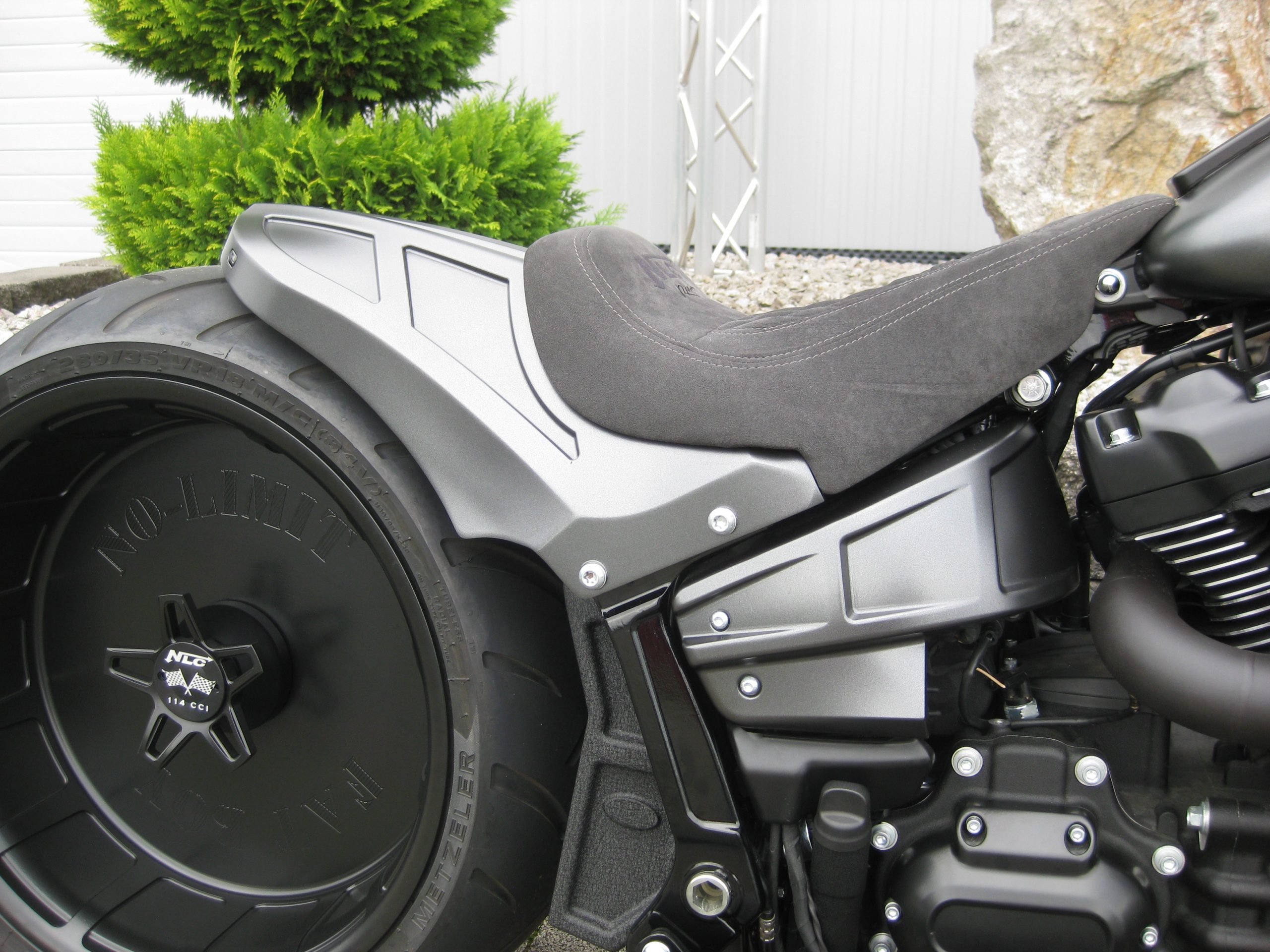 ST-AL400   Aluminium Rahmenblenden M8