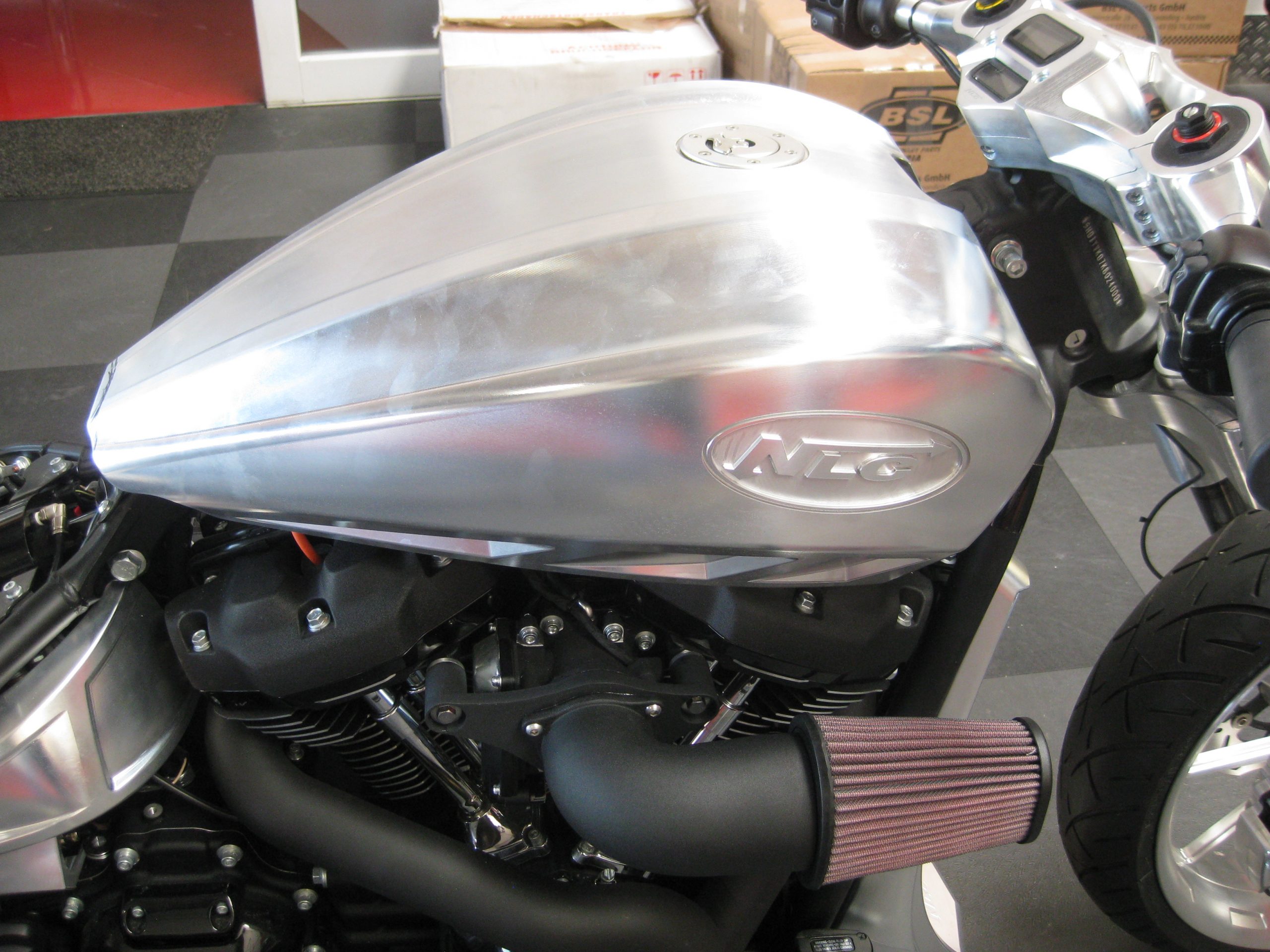 ST-AL4070    NLC - Aluminium Benzintank  für Milwaukee 8